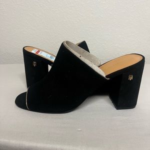 Women’s size 10 Tommy Hilfiger slides
